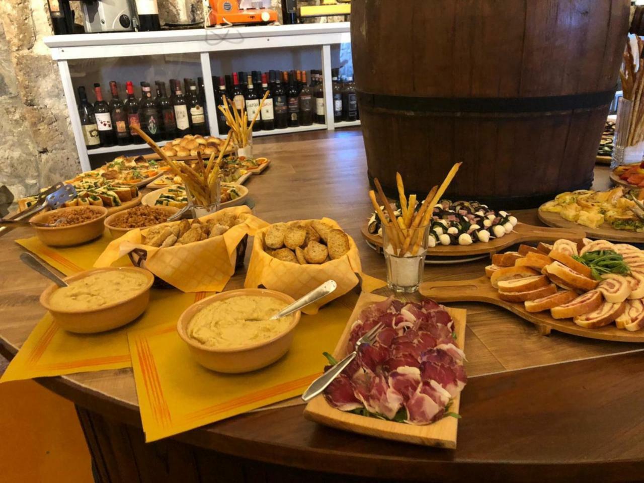 安蒂科博尔戈拉康门达公寓式酒店 蒙蒂菲阿斯科尼 外观 照片